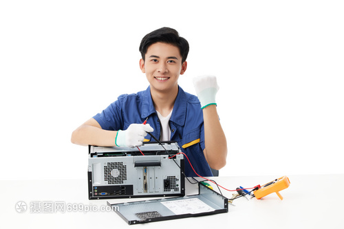 指尖間的守護者——記一位年輕的計算機維修工