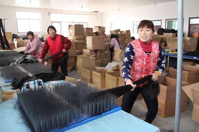 梁山縣“扶貧微工廠”產品揚帆出海，創新廣告設計打開國際銷路